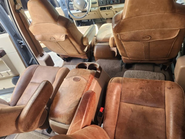 Custom 2006 Ford F-350 Super-Duper Cab Interior image