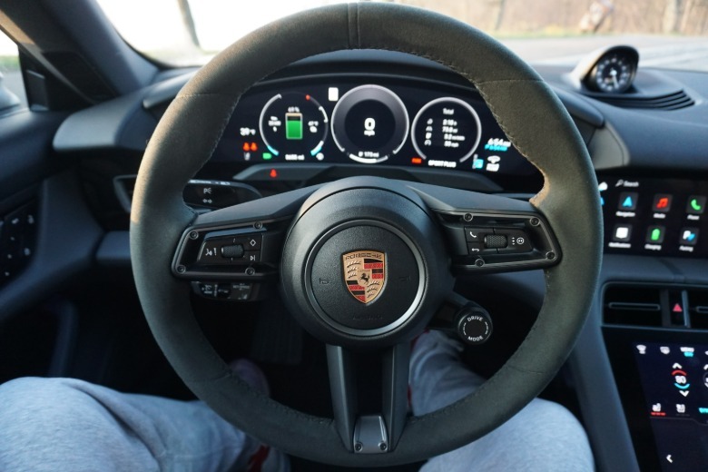2025 Porsche Taycan 4 steering wheel
