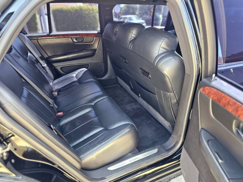 2008 Cadillac DT six-door limo third row image