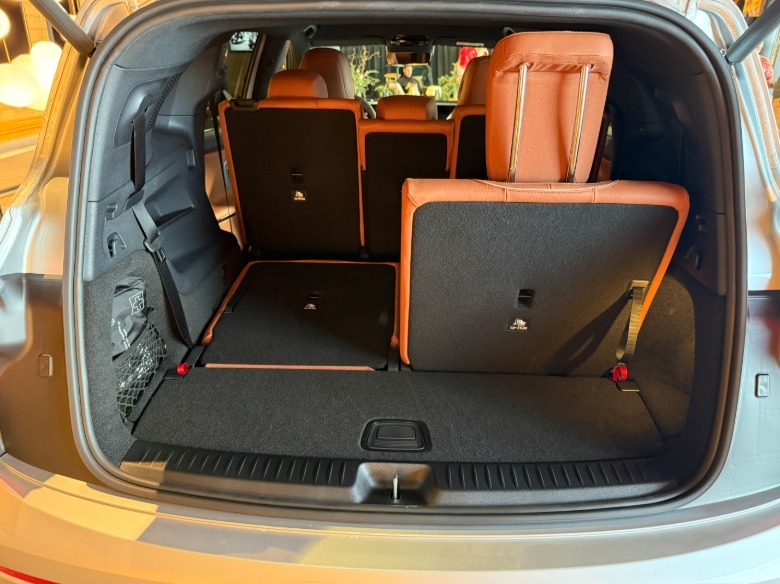 Silver 2027 Mercedes-Benz GLB350 4Matic trunk