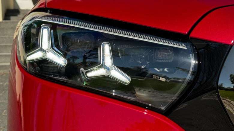 a close-up of the new headlight in the red S580 showing the 2 illuminated three-pointed stars