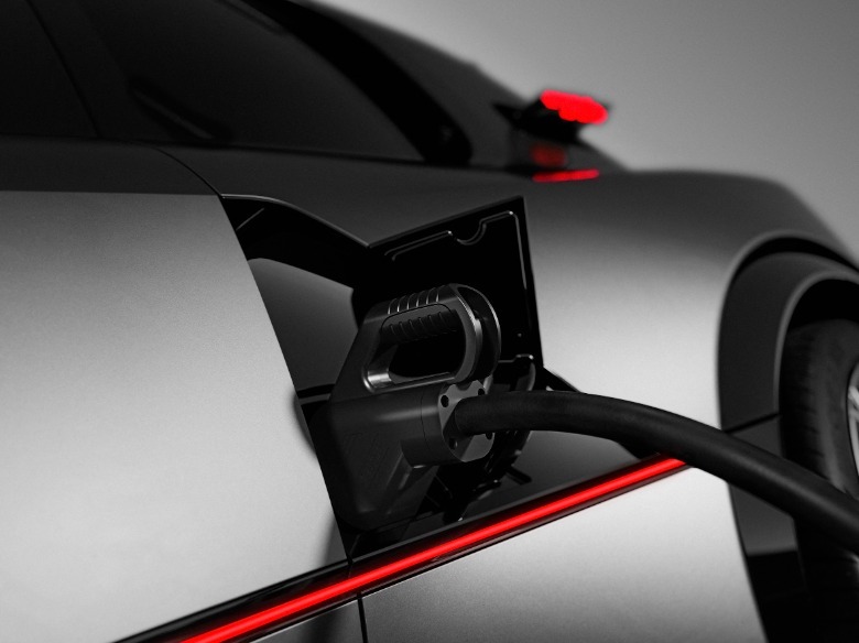 Charge port on the Peugeot E-T16 concept