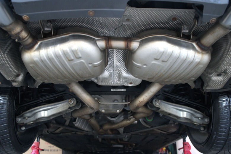 2013 BMW 335i M-Sport undercarriage image
