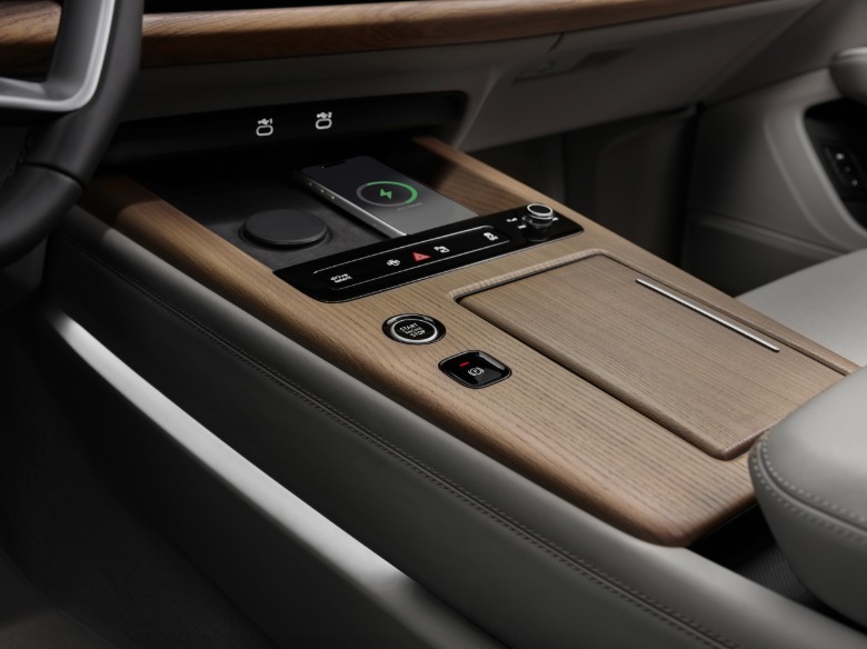 2027 Audi Q7 center console