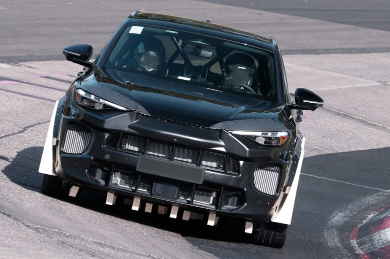 Front end of an Audi Q5-based Porsche SUV test mule