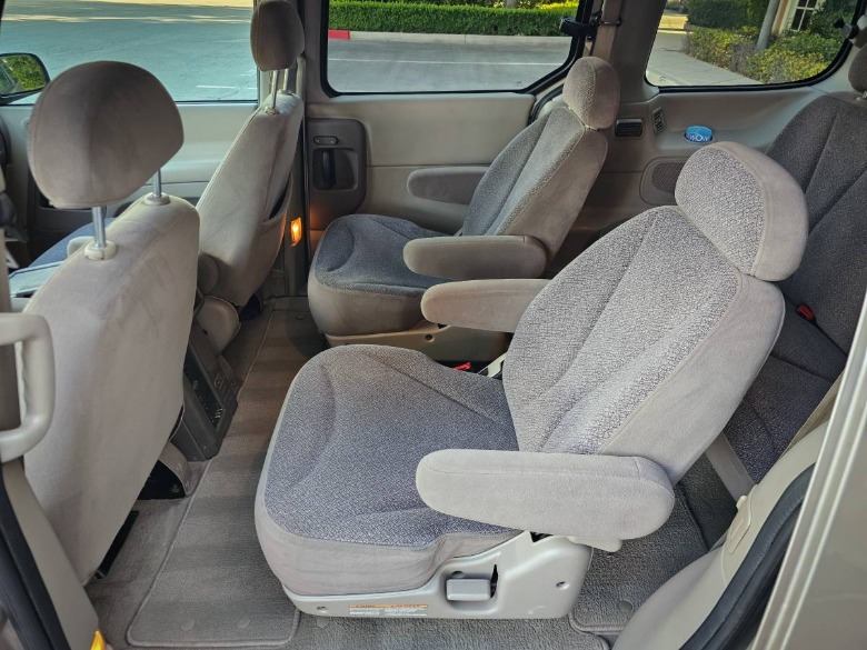 2000 Nissan Quest interior image