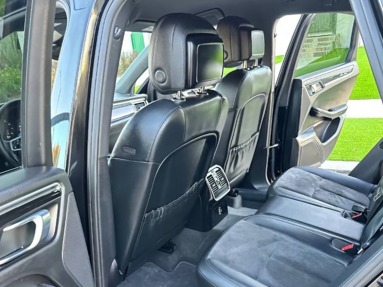 2018 Porsche Macan Interior Image