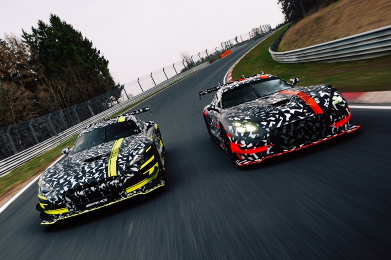 Camouflaged Mercedes-AMG GT Black Series and GT3 on track