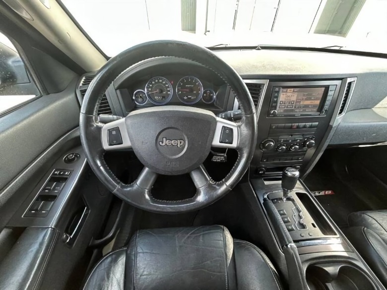 2009 Jeep Grand Cherokee SRT-8 dashboard