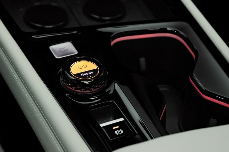 2027 Volkswagen Atlas interior