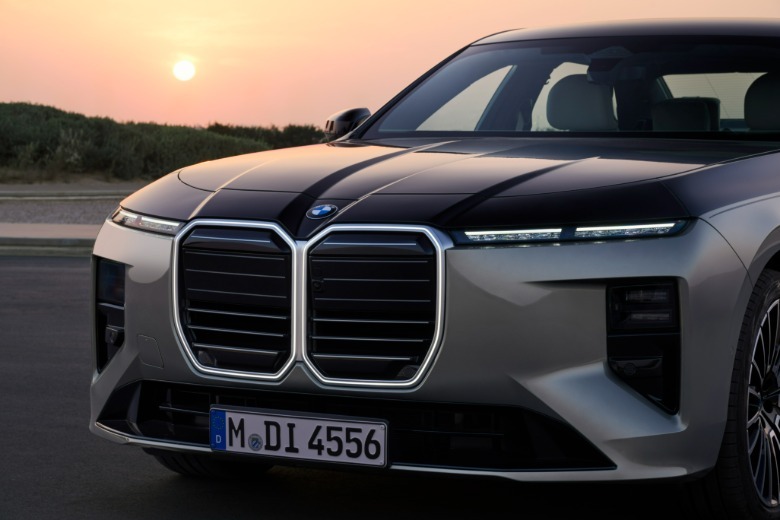 Front end of a 2027 BMW 7 Series