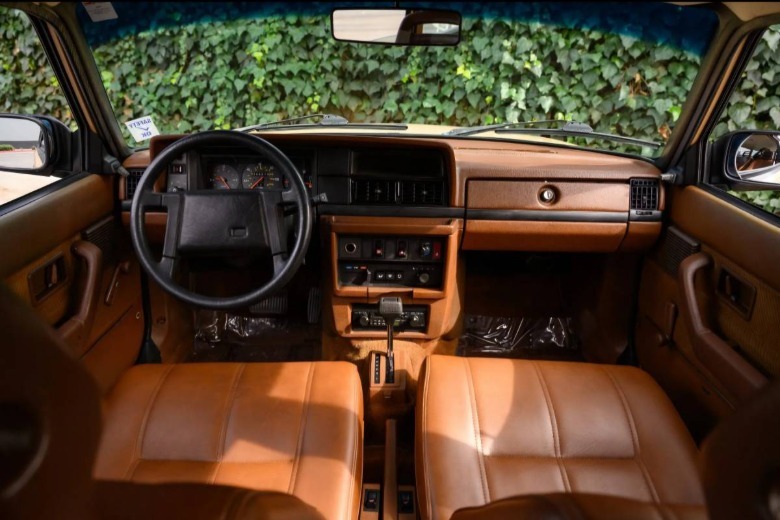 1986 Volvo 240 DL Wagon interior image
