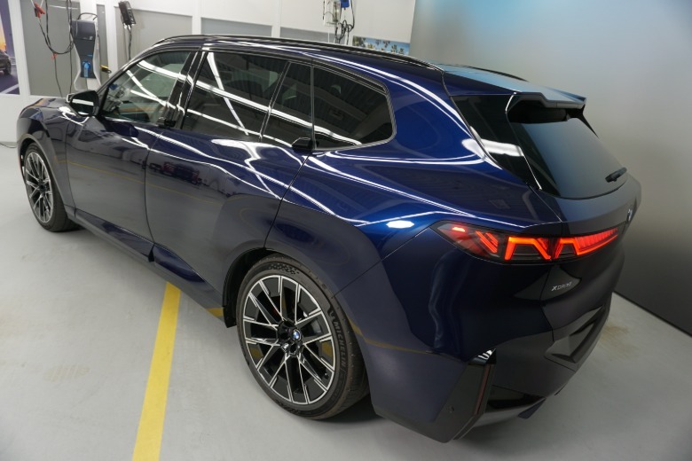 2027 BMW iX5 60 xDrive rear 3/4 view