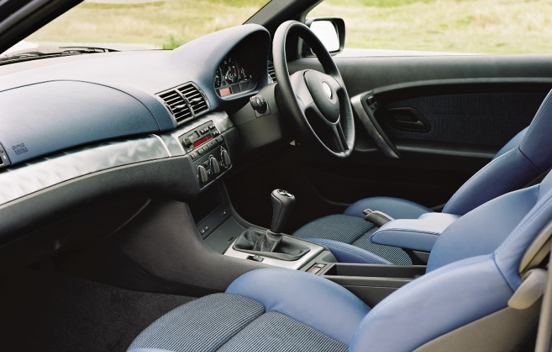 Blue interior successful a BMW E46 Compact