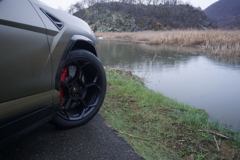 2025 Lamborghini Urus SE wheel