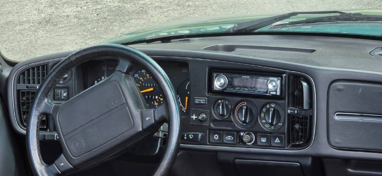 1991 Saab 900 Turbo convertible dashboard image