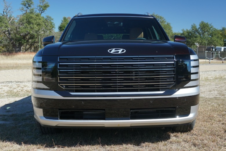 Front view of the 2026 Hyundai Palisade Hybrid