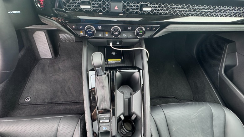 A photo of the Accord's center console and its physical controls