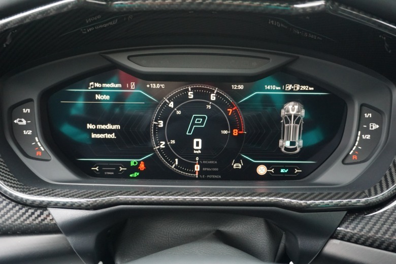 2025 Lamborghini Urus SE gauge cluster