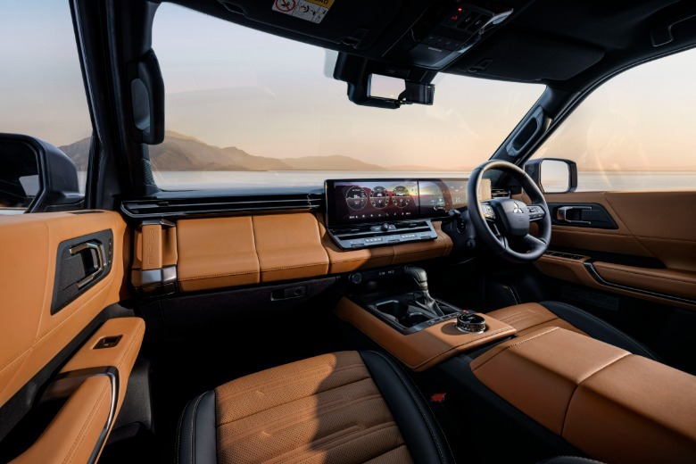 Mitsubishi Pajero interior