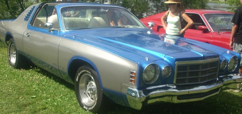 A blue and silver Cordoba-based Dodge Charger Daytona