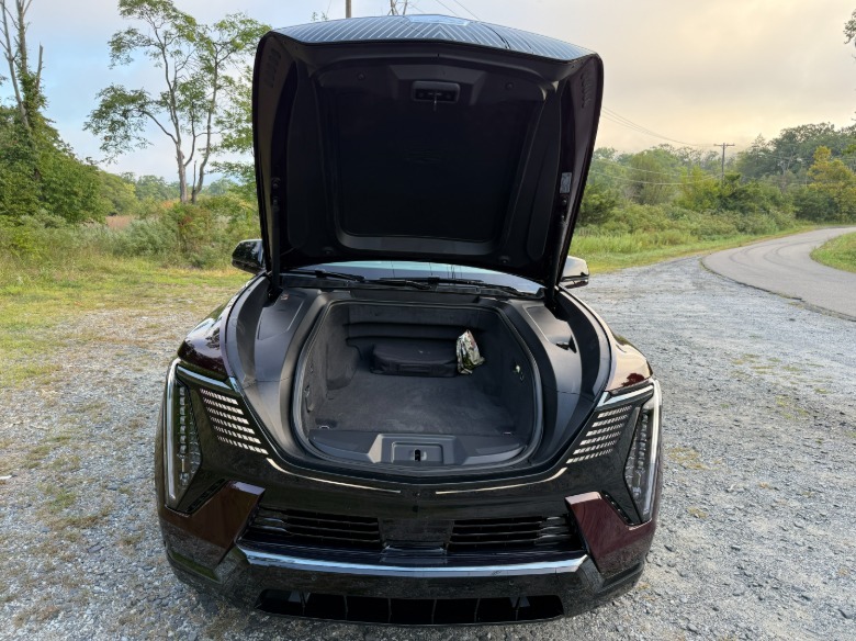 2025 Cadillac Escalade IQL frunk