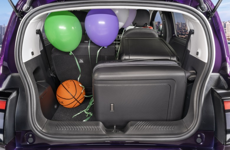 Cargo area of a Nissan Pixo