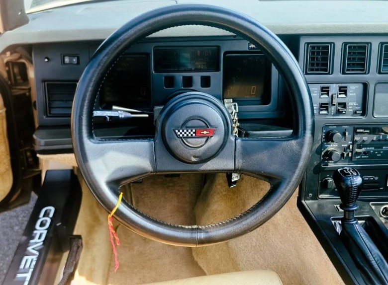 1986 Chevrolet Corvette convertible dashboard