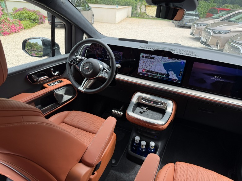 Dashboard of a Mercedes-Benz VLE